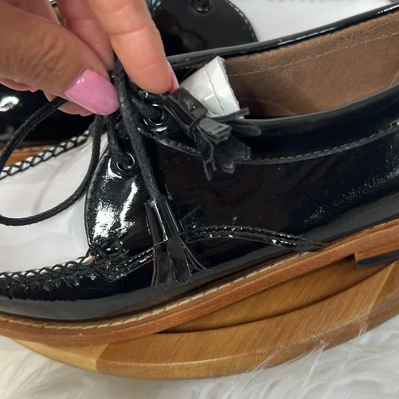 WEEJUNS l G.W. Bass & Co. The Winnie Black White Patent Leather Oxford Size 6 - Picture 10 of 12